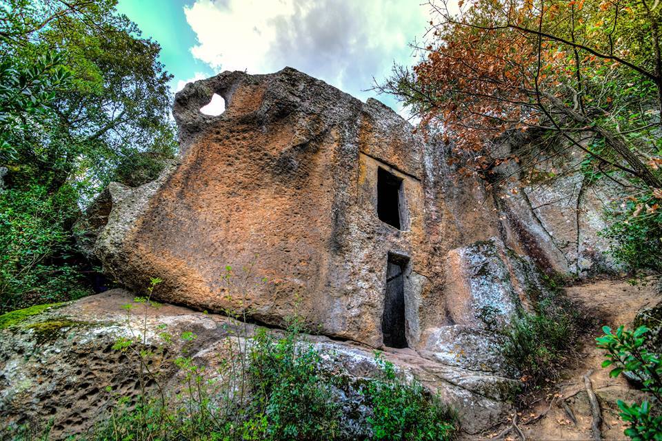 la-piramide-etrusca-di-bomarzo-dove-mangiare-dormire